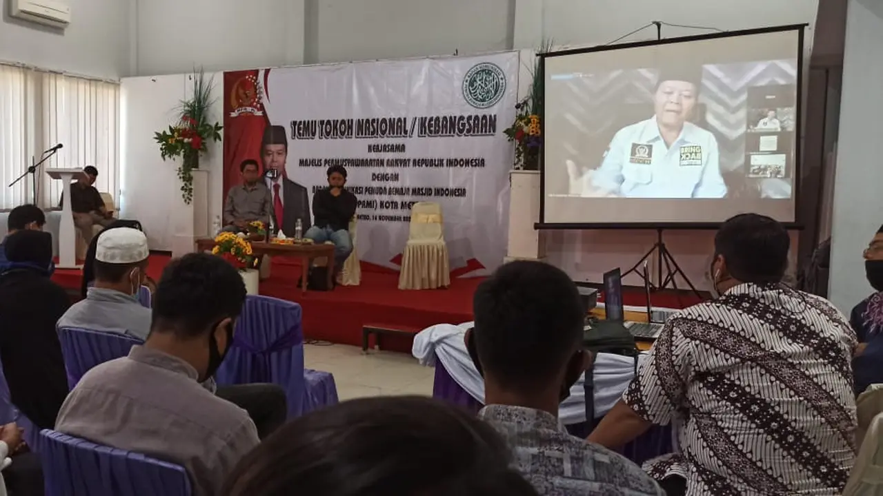 Wakil Ketua MPR RI Dr. H. M. Hidayat Nur Wahid MA, secara daring pada acara Temu Tokoh Nasoional /Kebangsaan, kerjasama MPR RI dengan Badan Komunikasi Pemuda Remaja Masjid Indonesia (BKPRMI), Kota Metro.
