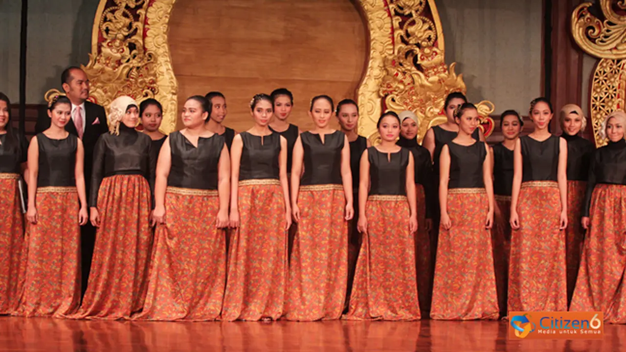 130802choir.jpg