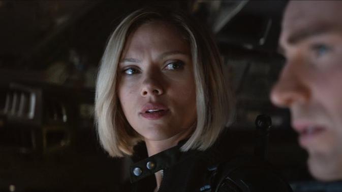 Si sexy Scarlett Johanson bermain peran sebagai Black Widow di film serial Avengers. Kabarnya, Scarlett memiliki kekayaan bersih hingga $147 juta (Rp2,1 triliun). (Liputan6.com/IG/avengers)