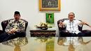 Djan Faridz tampak mendengarkan arahan dari mantan Ketua Umum PPP,   Suryadharma Ali sebelum menempati kantor baru (Liputan6.com/Johan Tallo)