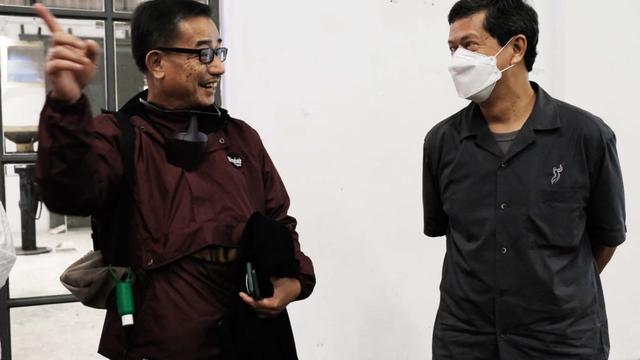 Ferry Mursyidan Baldan dan Candra Darusman saat mengenang setahun kepergian Bens Leo (ist)