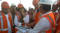 Menkeu Sri Mulyani dan Menteri Basuki Blusukan ke Tol Semarang