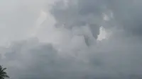 Gunung Ibu di Maluku Utara Erupsi Lagi, Semburkan Abu Vulkanik Setinggi 800 Meter