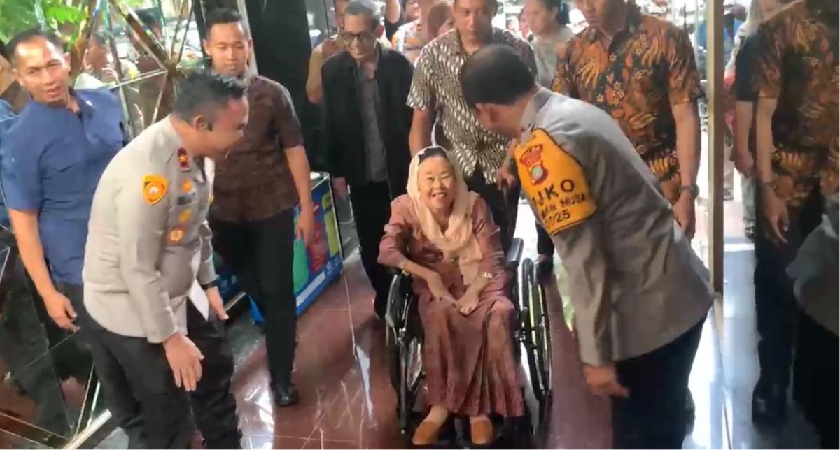 Istri Gus Dur & Gerakan Nurani Bangsa Datangi Polda Metro Jaya