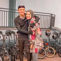 Zaskia Sungkar dan Irwansyah. (Foto: Instagram @zaskiasungkar15)