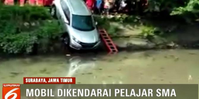 Mobil Dikemudikan Pelajar SMA di Surabaya Terjun ke Sungai