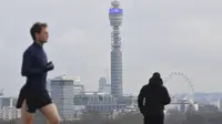 BT Tower di cakrawala London akan diubah jadi hotel. (Dok: AFP)
