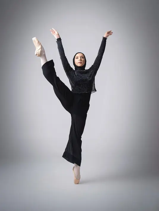 <p>Meskipun banyak menerima cibiran, namun ia tetap bertekad kuat untuk jadi balerina profesional. (Foto: Instagram/ Stephanie Kurlow)</p>
<p> </p>