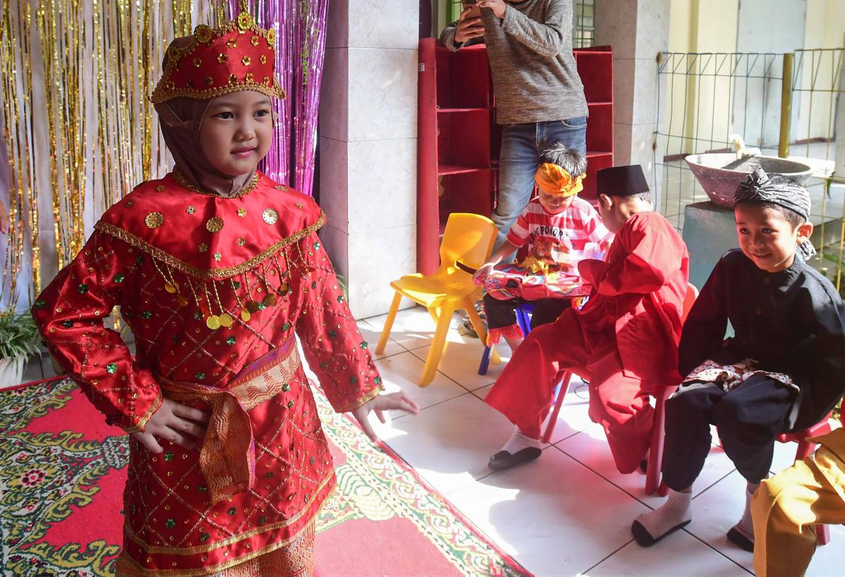 FOTO: Antusias Murid TK Tampil dalam Pergelaran Busana Tradisional Hari Kartini