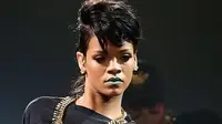 Pacar Baru Rihanna Ternyata Maling?