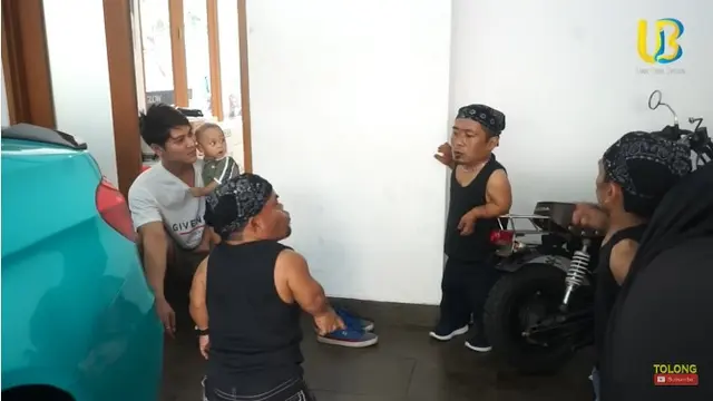6 Potret Anak Rizky Billar Main Bareng Ucok Baba, Ceria Sebelum Operasi Hernia