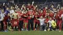Para pemain dan official Timnas Indonesia U-22 merayakan kemenangan atas Myanmar U-22 pada semifinal SEA Games 2019 di Stadion Rizal Memorial, Manila, Sabtu (7/12). Indonesia menang 4-2 atas Myanmar. (Bola.com/M Iqbal Ichsan)