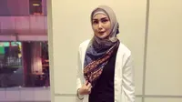 5 Model Blazer Kasual Favorit Ibu Muda, Tampil Ayu nan Anggun