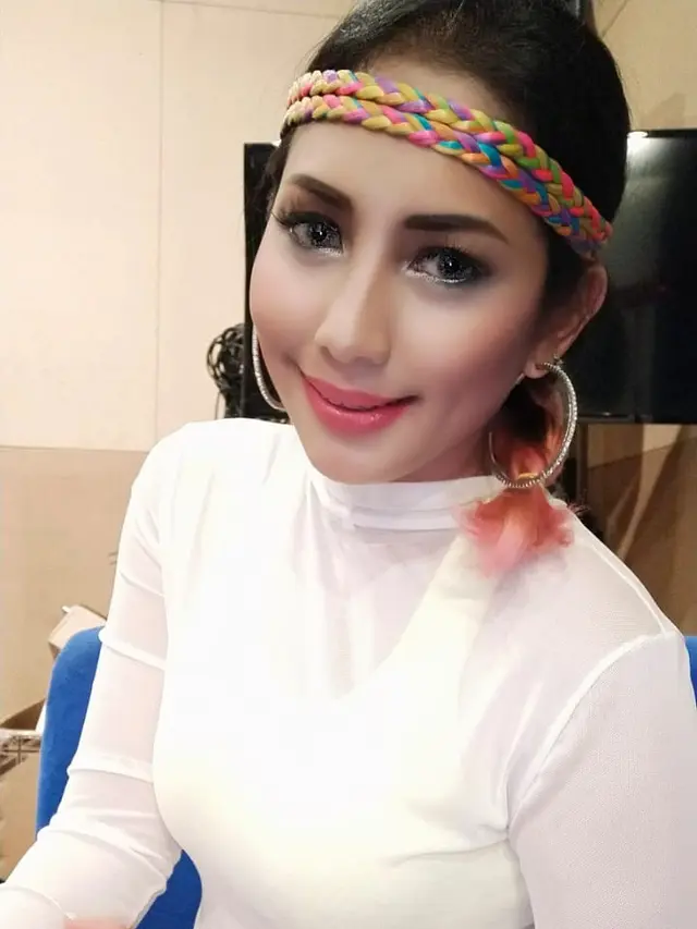 Ayunia alias DJ Ay