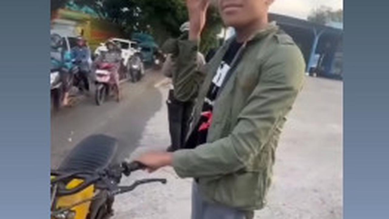Pemotor Ini Tak Mau Diberhentikan di Pinggir Jalan, Telepon di Depan Aparat sampai Nekat Ngaku Anak Pensiunan Polisi