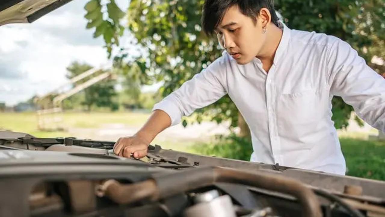Mesin Mobil Tiba-Tiba Panas? Ini Penyebab dan Cara Mengatasinya