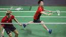 Pasangan Indonesia,Kevin Sanjaya/Marcus Fernaldi Gideon saat menghadapi wakil China Taipei, Lee Jhe-Huei/Lee Yang, pada laga semifinal bulutangkis Asian Games di Istora Senayan, Jakarta, Senin (27/8/2018). (Bola.com/Vitalis Yogi Trisna)