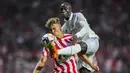 Kemenangan 3-0 Barcelona atas Elche pada Sabtu (17/09/2022), belum mampu menggeser Real Madrid dari puncak klasemen Liga Spanyol 2022/2023. Meski melakoni laga berat bertajuk Derbi Ibu Kota, El Real berhasil mencuri kemenangan 2-1 dari kandang Atletico Madrid. (AP/Manu Fernandez)