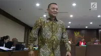 Mantan Sekretaris Mahkamah Agung (MA) Nurhadi Abdurachman usai menjadi saksi pada sidang lanjutan dugaan suap terkait pengurusan sejumlah perkara dengan terdakwa Eddy Sindoro di Pengadilan Tipikor, Jakarta, Senin (21/1). (Liputan6.com/Helmi Fithriansyah)