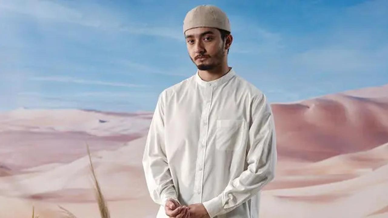 Salah satu penampilan yang kerap mencuri perhatian adalah ketika Bryan Domani mengenakan baju koko.