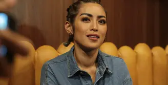 Jessica Iskandar kini genap berusia 32 tahun. Sungguh beruntung karena di momen bahagianya, perempuan yang akrab disapa Jedar ini mendapat kejutan dari banyak orang terkasihnya. (Adrian Putra/Fimela.com)