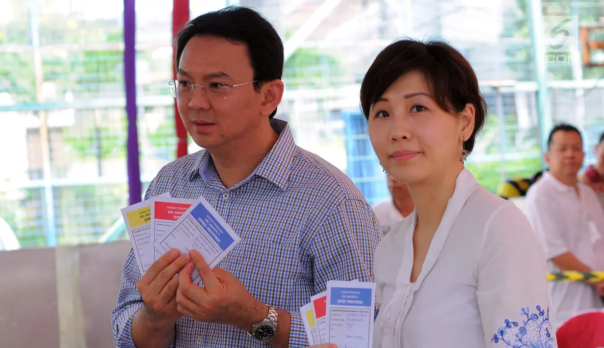 Basuki Tjahaja Purnama (Ahok) bersama Veronica Tan ketika Pemilihan Umum Legislatif, 9 April 2014 silam. Ahok melayangkan gugatan cerap kepada Veronica saat dirinya hampir 8 bulan mendekam di Mako Brimob Kelapa Dua, Depok. (Liputan6.com/Herman Zakharia)