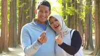 Sandiaga Uno dan Nur Asia saat jalan-jalan ke Korea Selatan. (dok. Instagram @sandiuno/https://www.instagram.com/p/B3ez8VqhJXC/Putu Elmira)