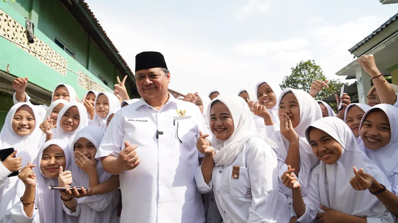 Menteri Koordinator Bidang Perekonomian yang juga Ketua Umum Partai Golkar Airlangga Hartarto