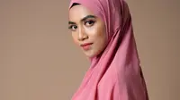 9 Model Gamis dengan Detail Ruffle dan Layer Bertumpuk, Favorit Muslimah Masa Kini