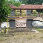 Lokasi Petilasan Perapen Empu Supo digaris polisi, tempat ditemukannya jasad ibu dan anak. (Ahmad Adirin/liputan6.com)