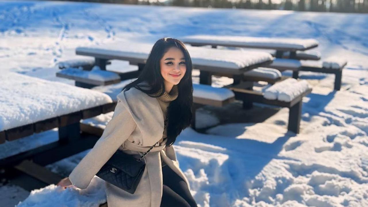 7 Potret Glamor Hana Hanifah, Apakah Ada Hubungan dengan Dugaan Korupsi?