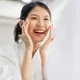 Jika Sahabat Fimela pernah merasa kulit tetap kering meski sudah menggunakan pelembap, mungkin yang selama ini kurang dari rutinitas skincare-mu adalah teknik hydration layering. [Dok/Freepik.com/Lifestylememory].