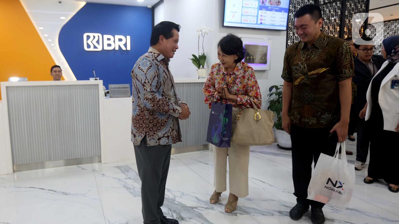 Dirut BRI Hery Gunardi Tinjau Langsung Pelayanan Nasabah di Branch Office Kelapa Gading