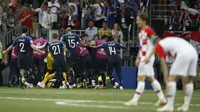 Timnas Prancis merayakan gol ke gawang Kroasia di final Piala Dunia 2018 yang digelar di Luzhniki Stadium, Moskow, Minggu (15/7/2018). (AP Photo/Francisco Seco)