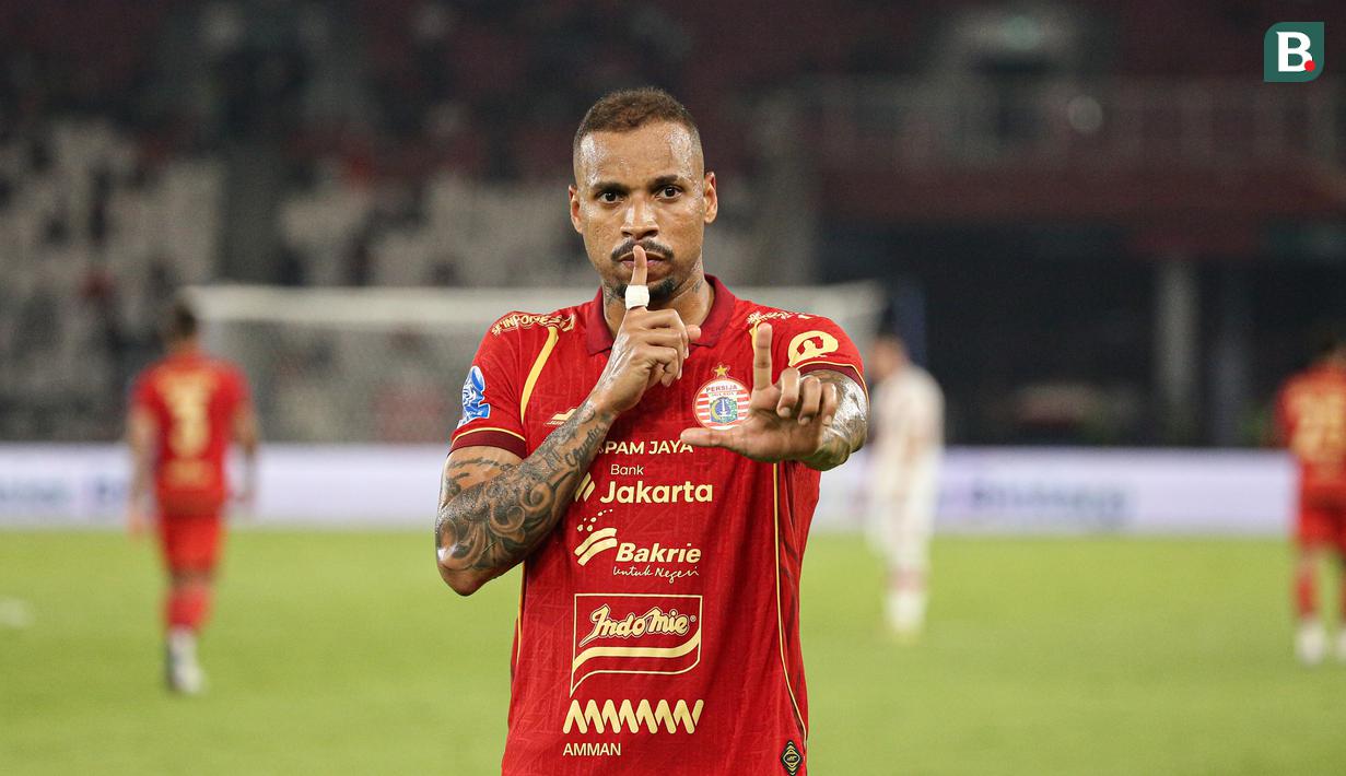 Selebrasi Pemain Persija Jakarta, Gustavo Almeida usai mencetak gol ke gawang Persis Solo pada laga pekan ke-30 BRI Super League musim ini di Stadion Utama Gelora Bung Karno (SUGBK), Jakarta, Senin (27/04/2026) malam WIB. (Bola.com/Abdul Aziz)