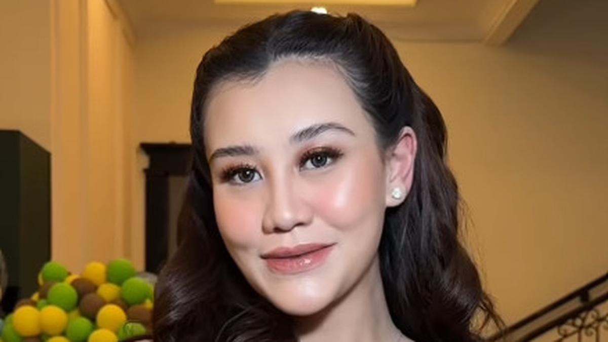 Baru Tidur 2 Jam, Aaliyah Massaid Tetap Cantik Paripurna dengan Riasan Soft Glam Coral Saat Jadi Bridesmaid Alyssa Daguise