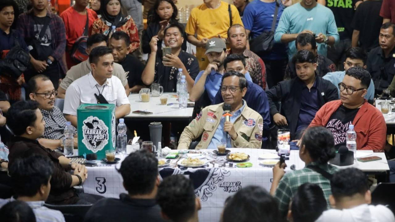 Di samping membuang sikap idealisme dan ketegasannya, Mahfud justru ingin karakter tersebut semakin kuat.&nbsp;<br>