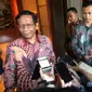 Menko Polhukam Mahfud Md di kantornya, Kamis (23/1/2020). (Liputan6.com/Putu Merta Surya Putra)