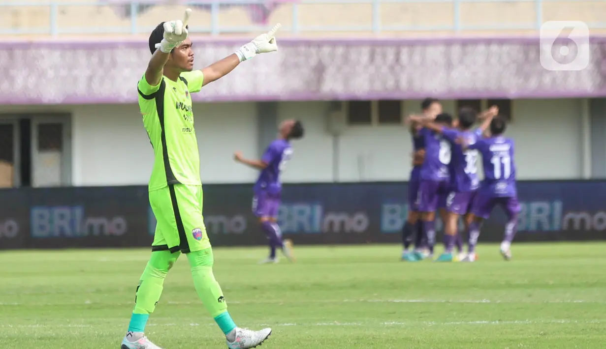Sementara, Persita tertahan pada posisi ke-15 dengan 27 poin. (Bola.com/M Iqbal Ichsan)