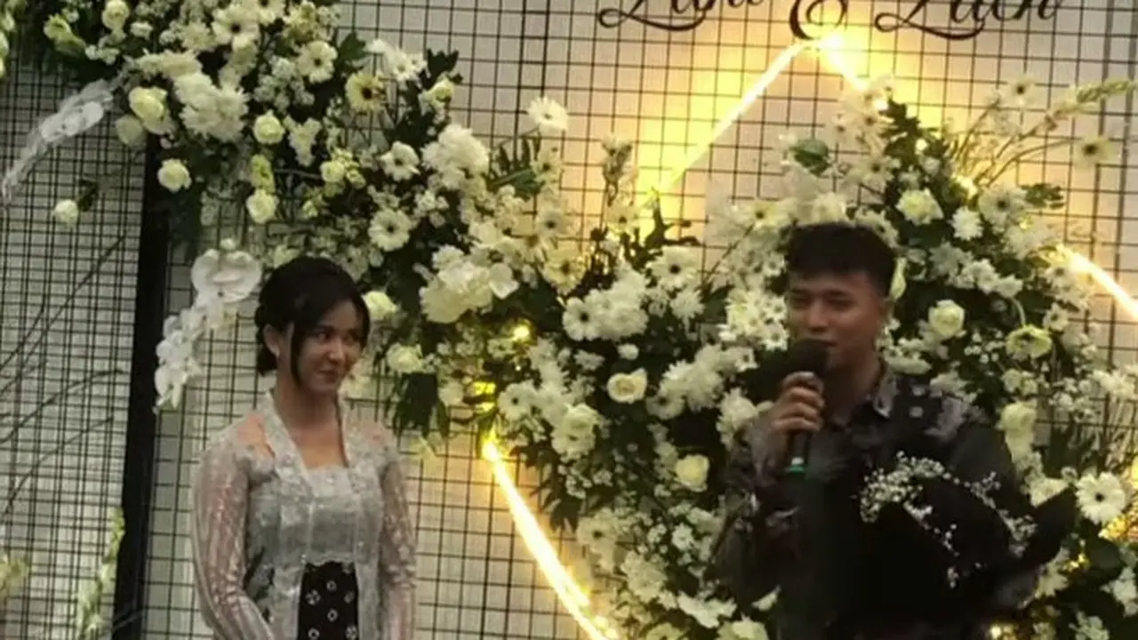 Lamaran Adinda Azani