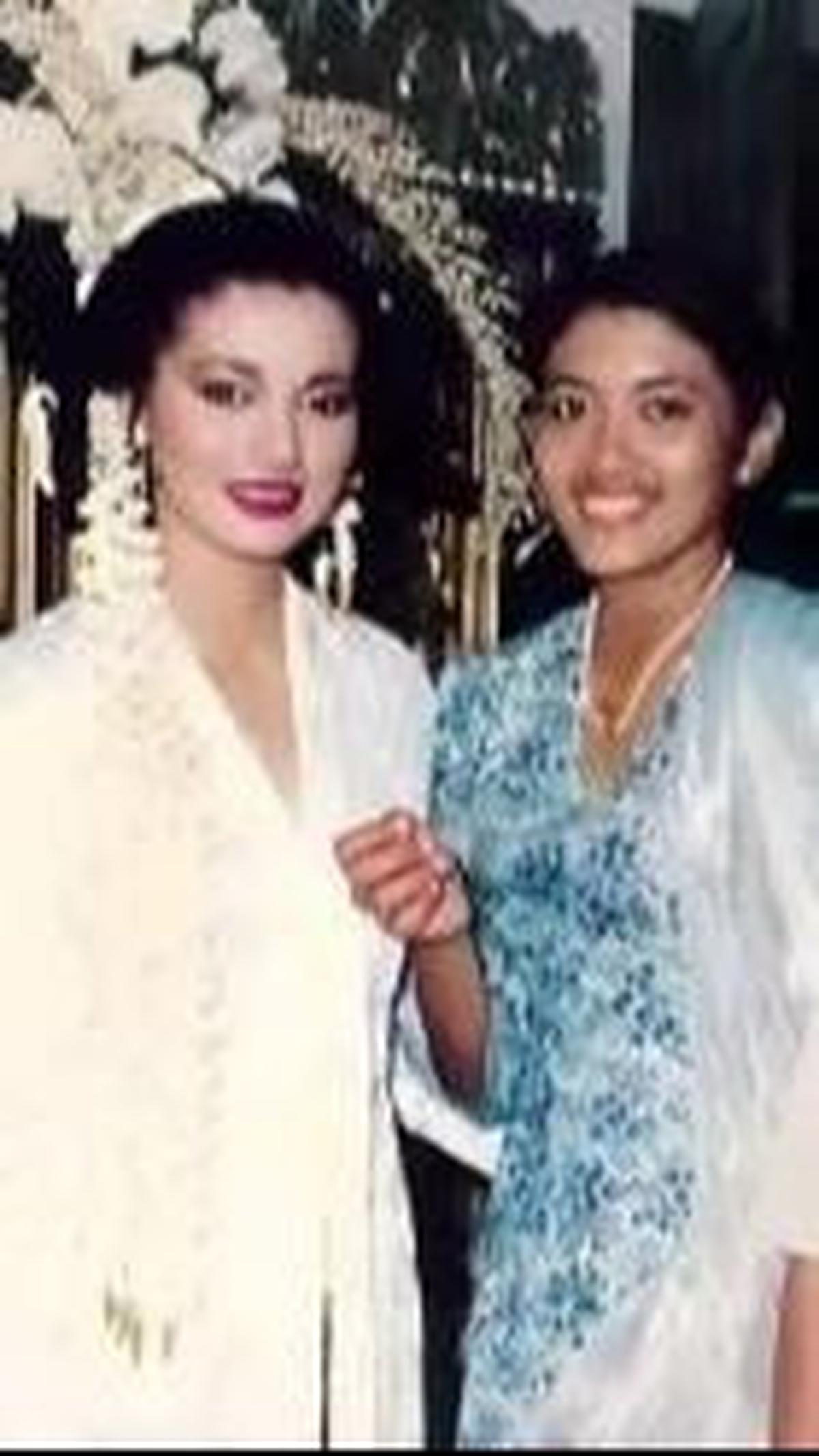 Setelah menjalin hubungan selama sekitar tiga tahun, Marissa Haque dan Ikang Fawzi akhirnya menikah pada tahun 1986. Pernikahan mereka berlangsung dengan cukup mewah pada masanya dan dihadiri oleh sejumlah nama terkenal dari dunia film, termasuk Jajang C.