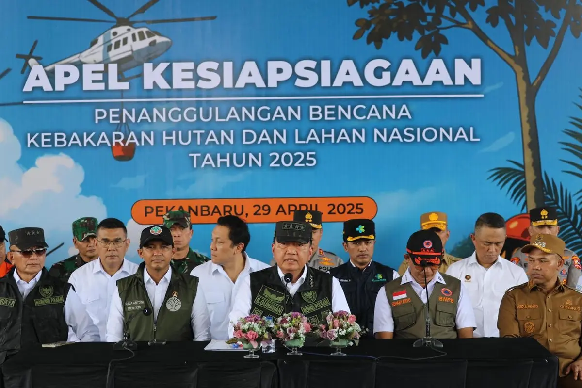 Menteri Koordinator Bidang Politik dan Keamanan Jenderal Polisi (Purn) Budi Gunawan saat konferensi Apel Kesiapsiagaan Penanggulangan Bencana Kebakaran Hutan dan Lahan Nasional Tahun 2025 di Pekanbaru, Riau, Selasa (29/4/2025) (Tim Humas Menko Polkam)
