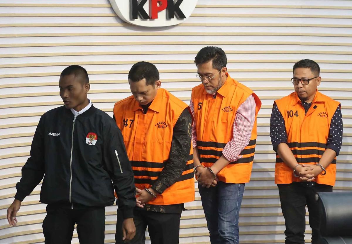 FOTO: KPK Tahan Tiga Tersangka Baru Kasus Korupsi Pembangunan RSUD Kolaka Timur