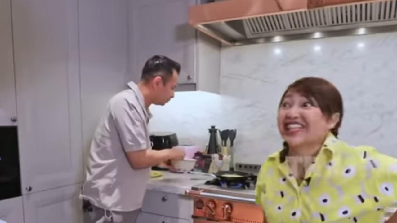 Potret Raffi Ahmad Masak Sendiri Sarapan Untuk Rayyanza, Bingung Cara Nyalakan Kompor Rp2 M yang Dibeli Nagita Slavina