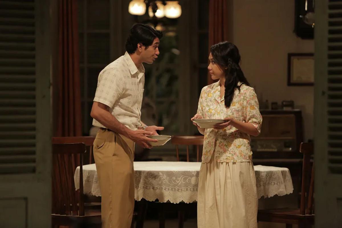 Kisah asmara Habibie dan Ainun dalam film ini menjadi daya tarik utama.(moviefreak.yess-online.com)