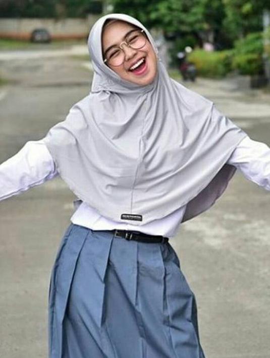 Sebelum Sukses, Ria Ricis Pernah Menjadi Pelayan Restoran ...