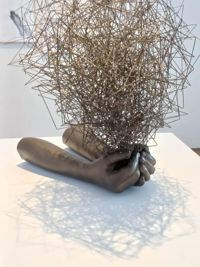 Instalasi Benang Simbol Koneksi yang Menggetarkan Jiwa Karya Chiharu Shiota di Museum MACAN