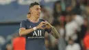 Gelandang PSG, Angel Di Maria melakukan selebrasi usai mencetak gol ke gawang Metz pada pertandingan lanjutan Liga 1 Prancis di stadion Parc des Princes di Paris, Prancis, Minggu (22/5/2022). PSG pesta lima gol ke gawang Metz. (AP Photo/Michel Spingler)