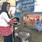 Nurul Syiafika, anak petani asal Bulukumba saat mengikuti ajang pameran produk inovatif di Makassar (Liputan6.com/Ahmad Yusran)