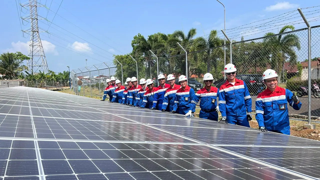 PT Kilang Pertamina Internasional (KPI) Refinery Unit IV Cilacap meresmikan Pembangkit Listrik Tenaga Surya (PLTS) berkapasitas 0.99 Megawatt peak (MWp) pada Kamis (21/3/2024). (Dok Pertamina)